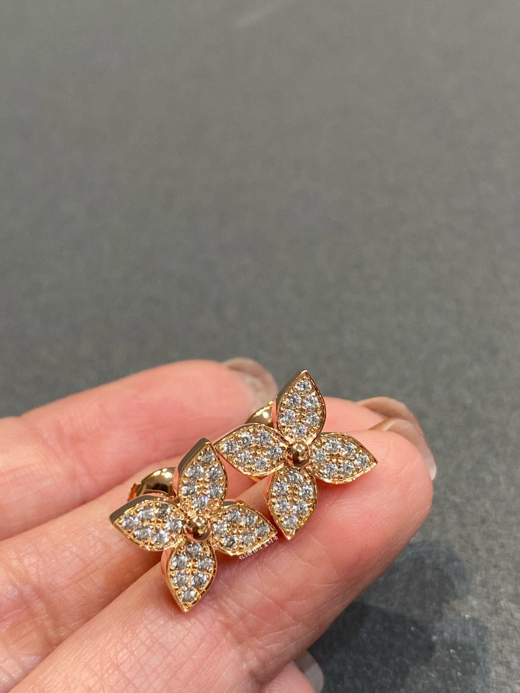 [ソララジュエリー ]スターダイヤモンドピアス
