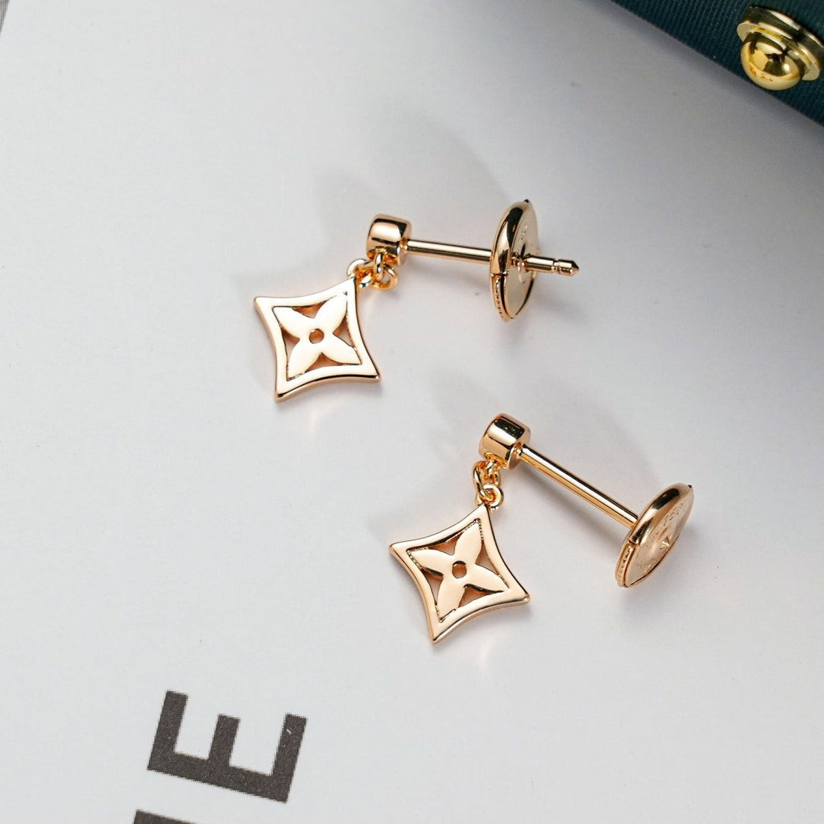 [Solara Jewelry ]STAR EARRINGS GOLD