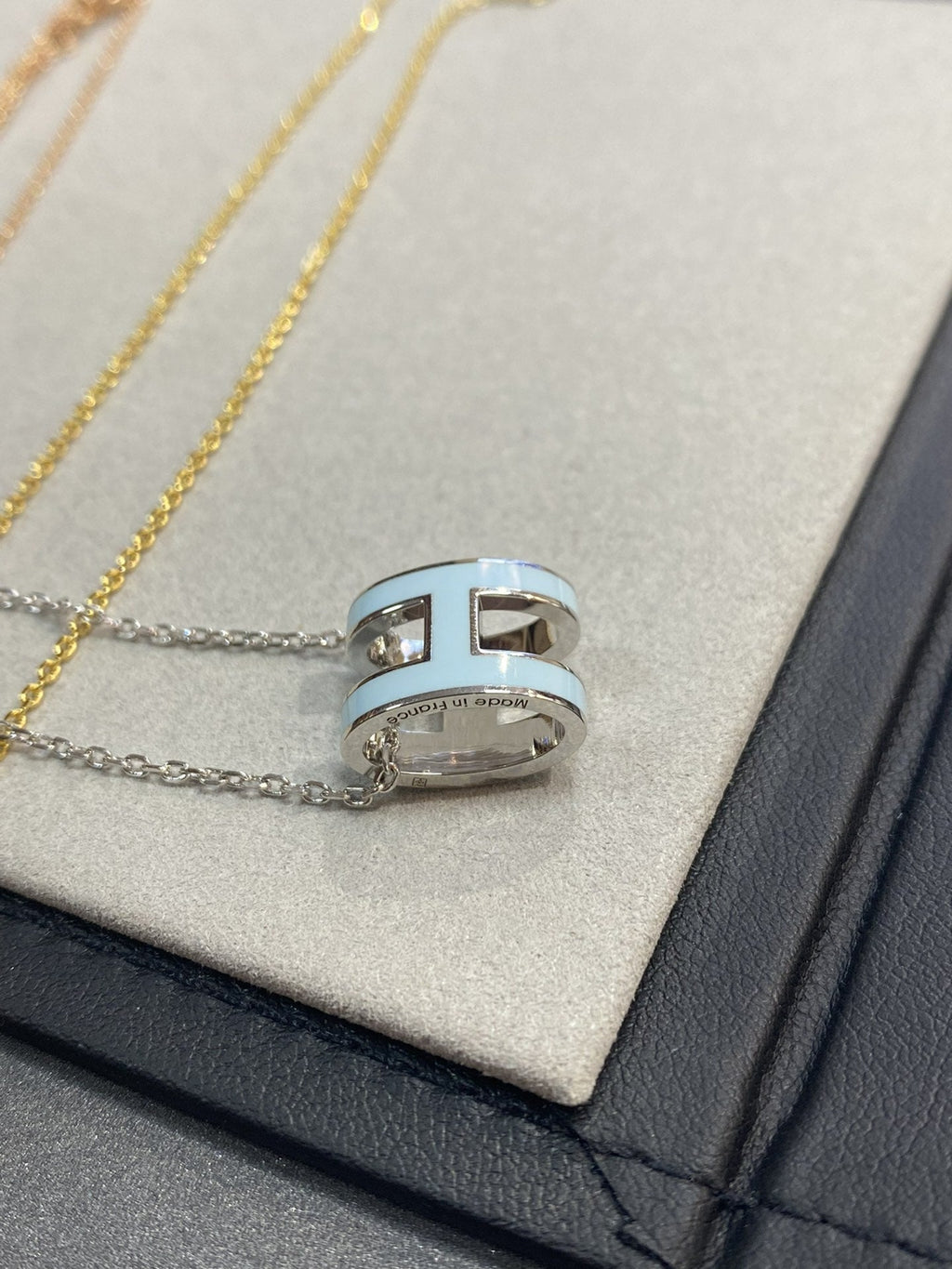 [Solara Jewelry ]POP H LIGHT BLUE NECKLACE