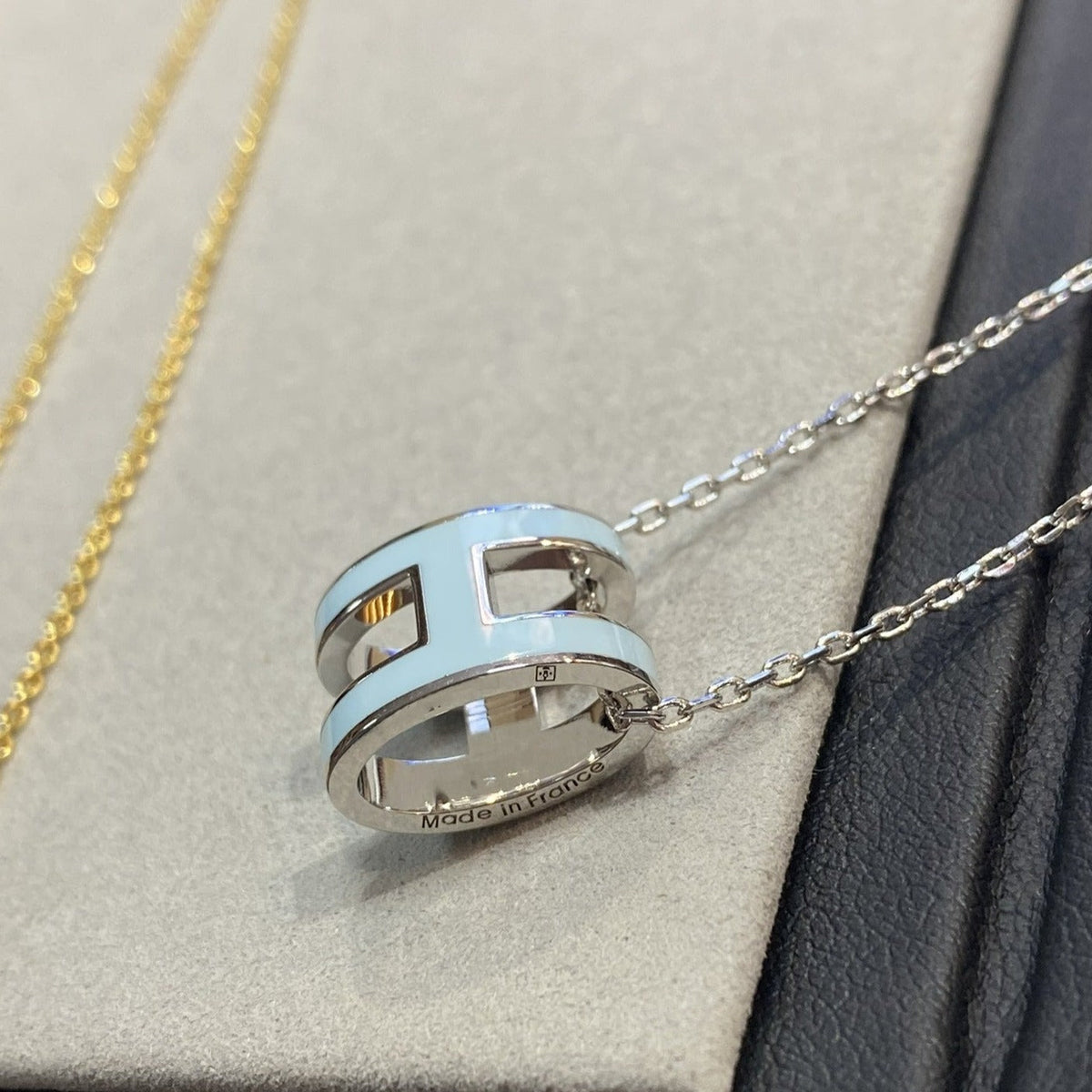 [Solara Jewelry ]POP H LIGHT BLUE NECKLACE