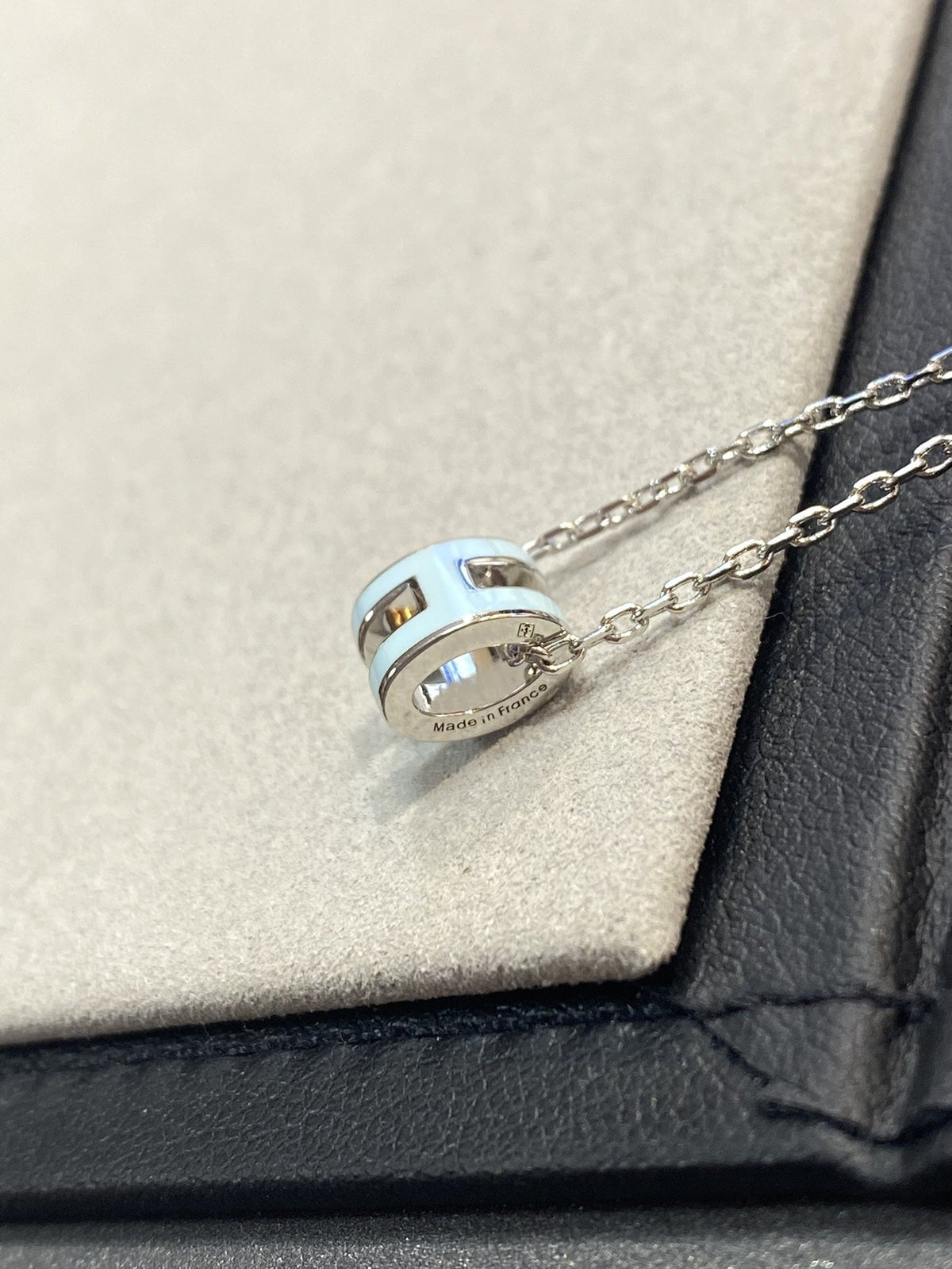 [Solara Jewelry ]POP H LIGHT BLUE NECKLACE