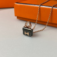 [Solara Jewelry ]CONSTANCE BLACK PEDANT PINK GOLD NECKLACE
