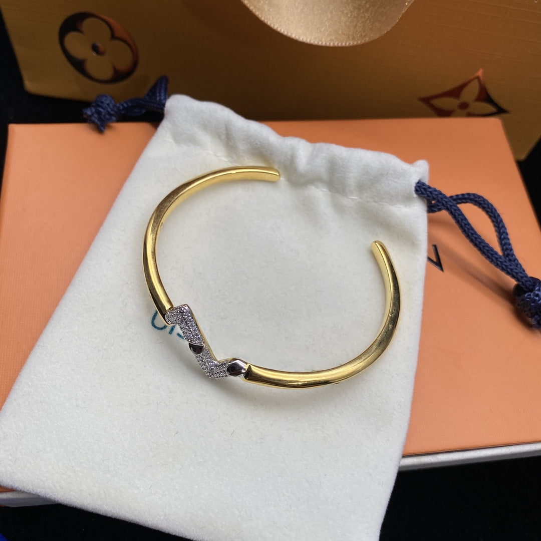[Solara Jewelry ]VOLTE UPSIDE DOWN DIAMOND GOLD OFFENER ARMBAND