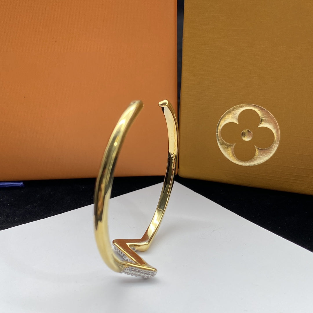 [Solara Jewelry ]VOLTE UPSIDE DOWN DIAMOND GOLD OFFENER ARMBAND