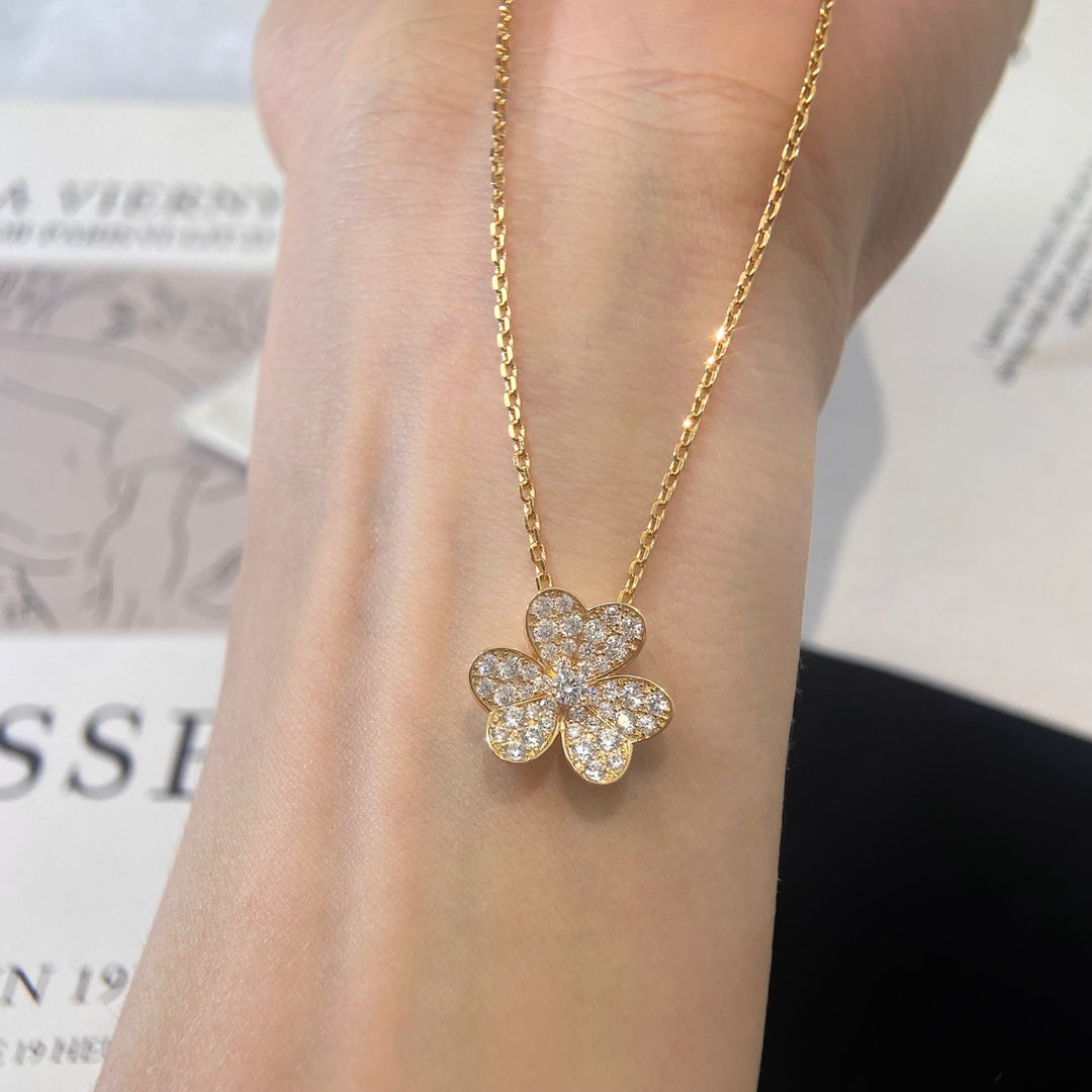 [Solara Jewelry ]フラワーダイヤモンドネックレス