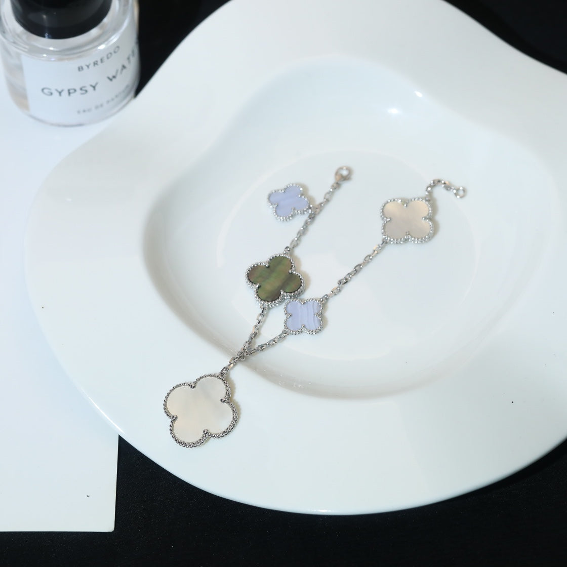 [Solara Jewelry ]クローバー ブレスレット 5モチーフ マザーオブパール カルセドニー シルバー