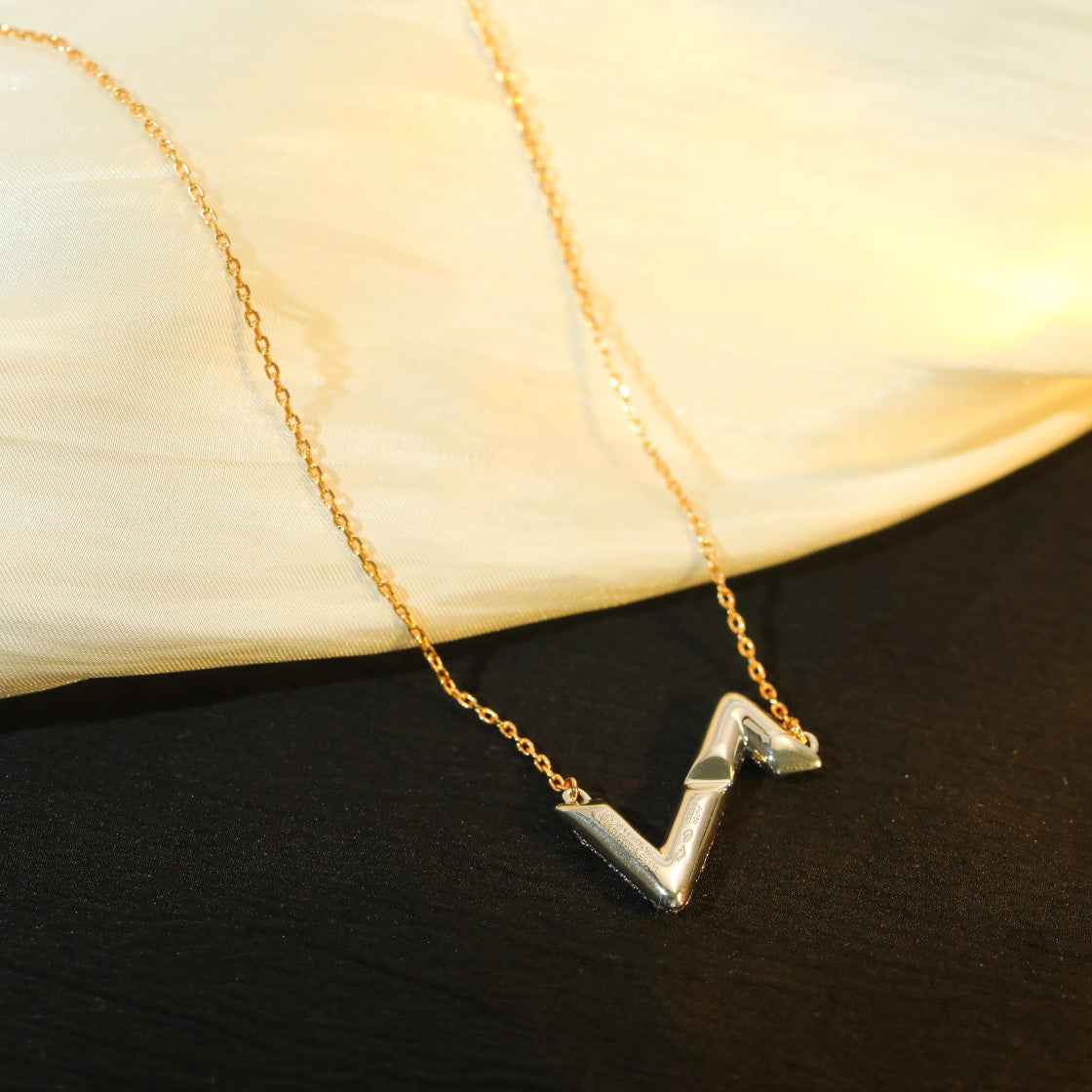 [Solara Jewelry ]VOLT SILVER DIAMOND PEDANT NECKLACE