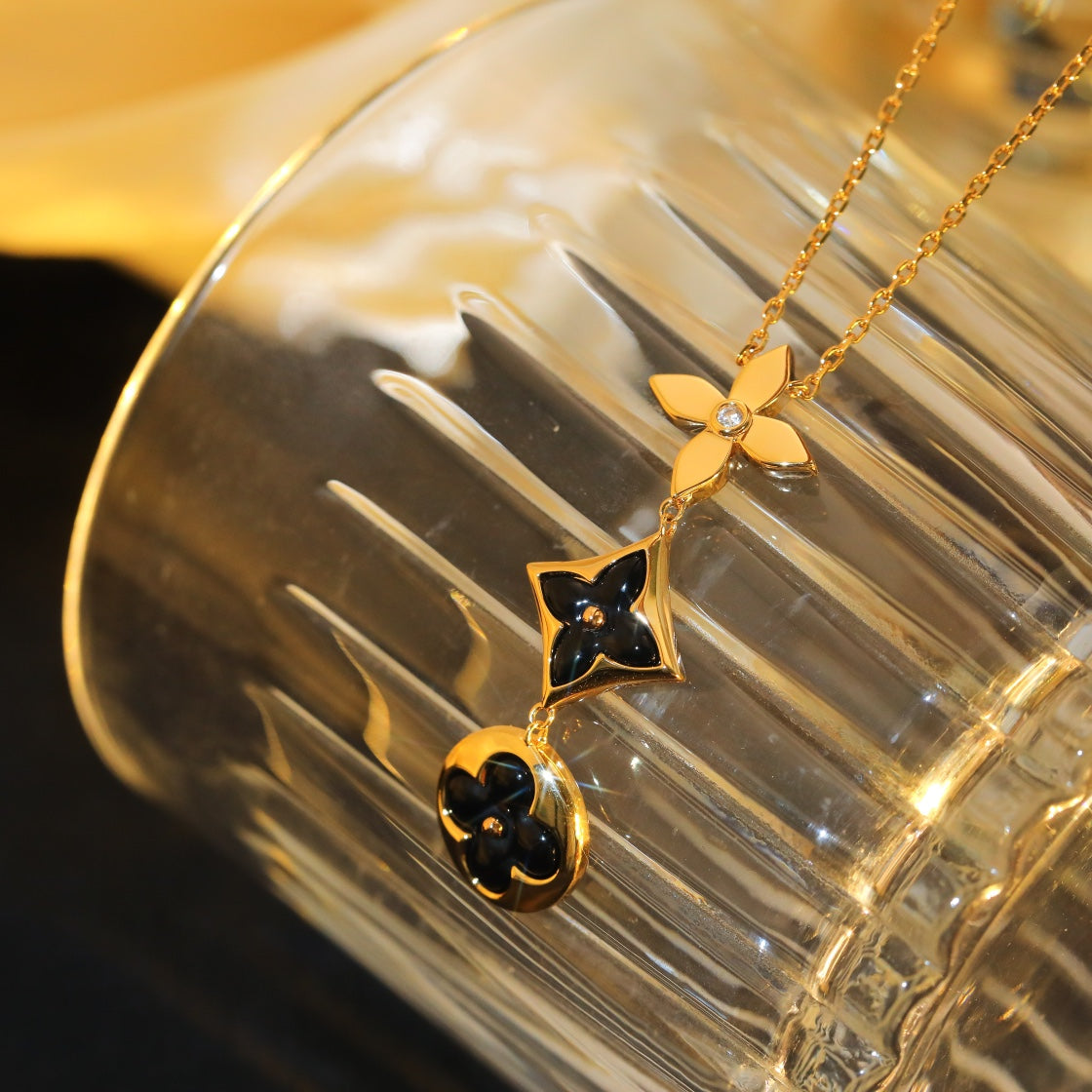 [Solara Jewelry ]STAR AND SUN ONYX PINK GOLD NECKLACE