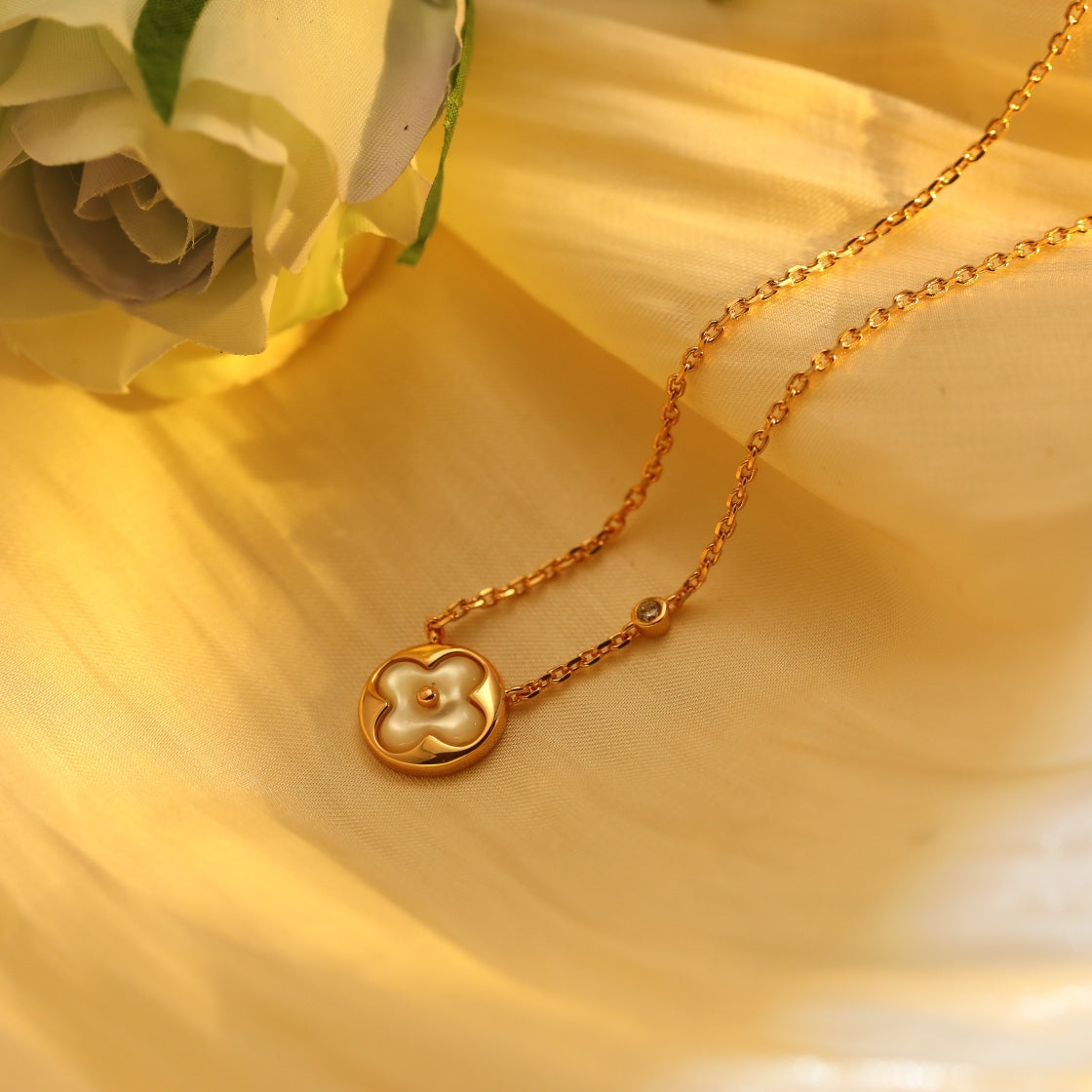 [Solara Jewelry ]SUN PEDANT PINK GOLD 1 DIAMOND NECKLACE