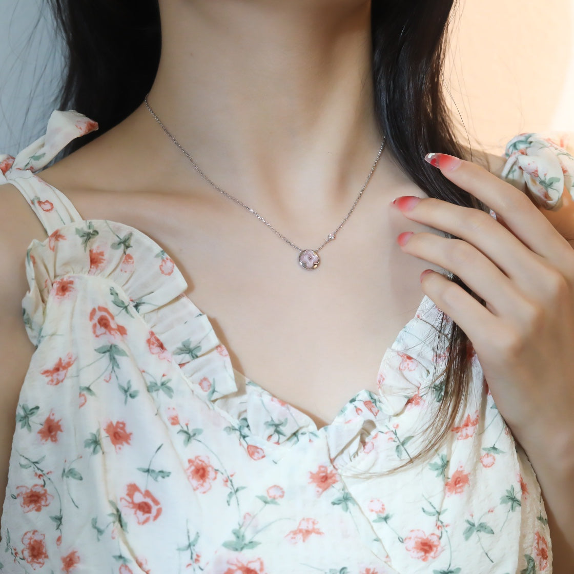 [Solara Jewelry ]SUN PEDANT PINK GOLD 1 DIAMOND NECKLACE