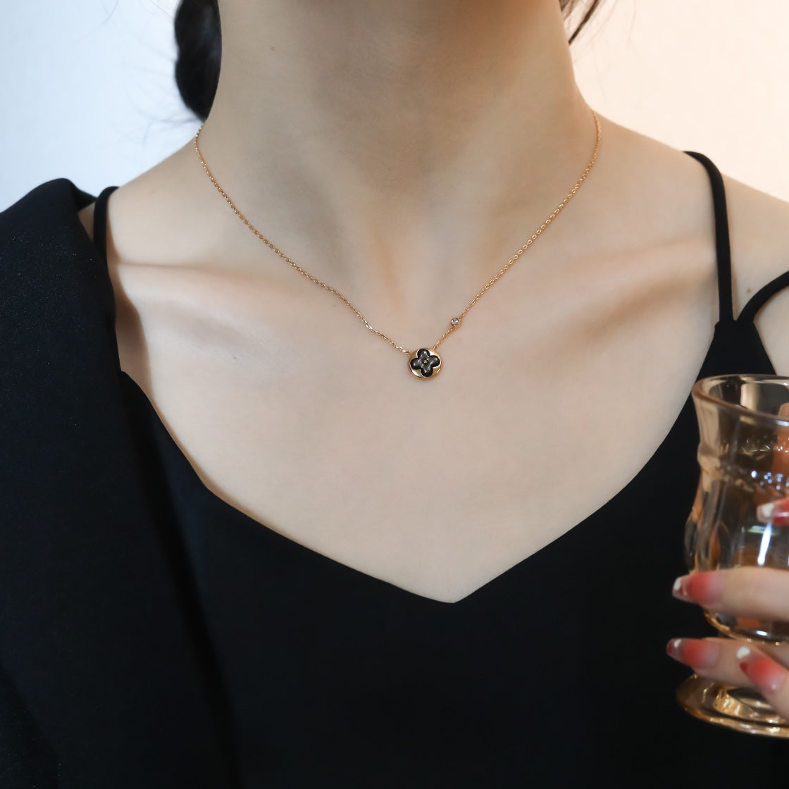 [Solara Jewelry ]SUN PEDANT PINK GOLD 1 DIAMOND NECKLACE