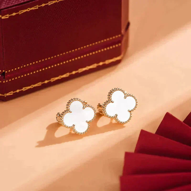 [Solara Jewelry ]CLOVER MEDIUM 1 MOTIFS  WHITE MOP STUD EARRINGS
