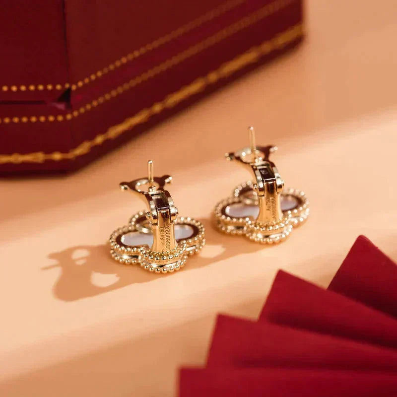 [Solara Jewelry ]CLOVER MEDIUM 1 MOTIFS  WHITE MOP STUD EARRINGS