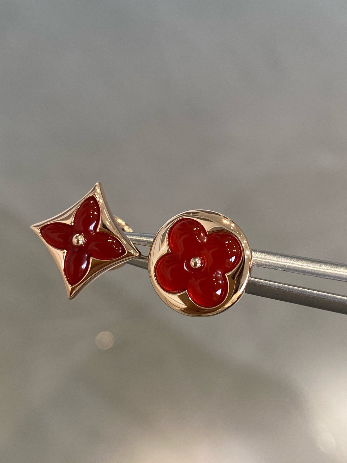 [Solara Jewelry ]STAR AND SUN PINK GOLD CARNELIAN STUD EARRINGS