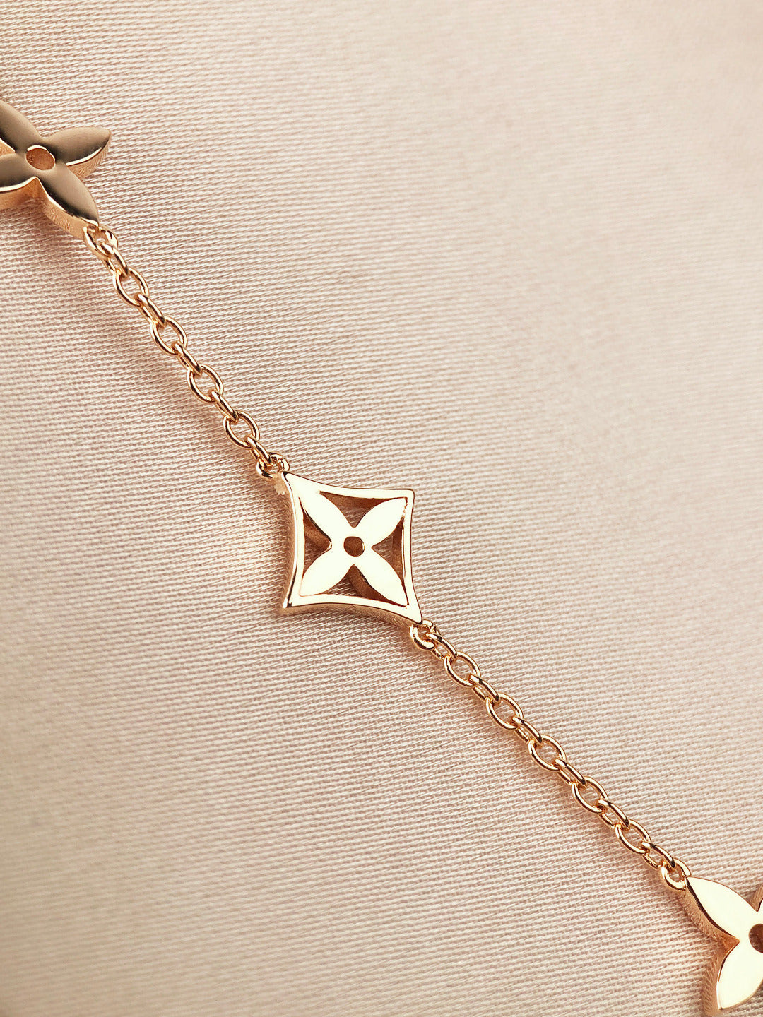 [Solara Jewelry ]STAR AND SUN 7 MOTIFS GOLD BRACELET