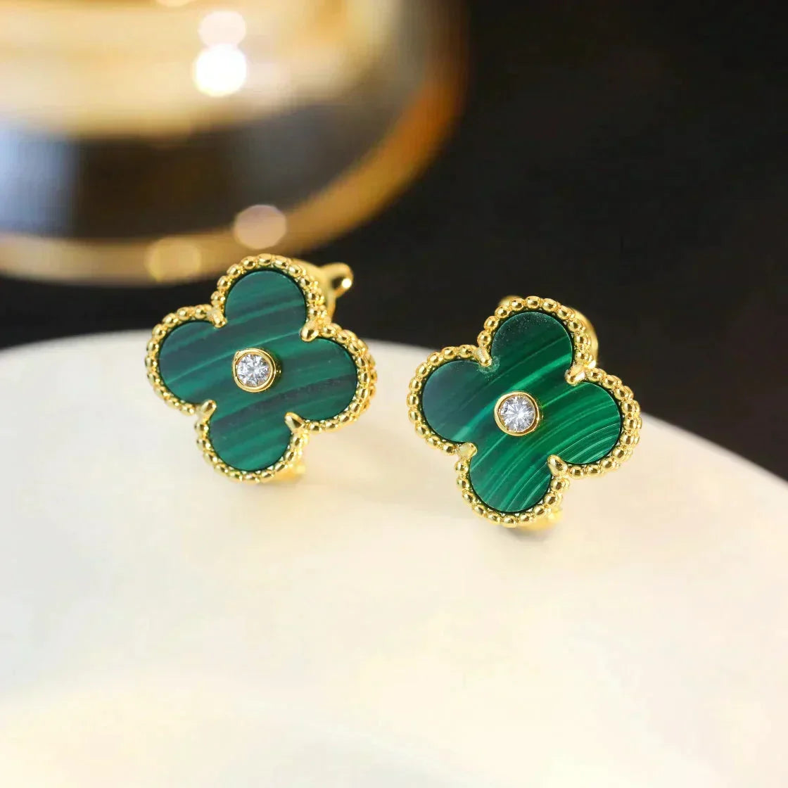 [Solara Jewelry ]CLOVER MEDIUM OHRRINGE MIT 1 MOTIV MALACHIT UND DIAMANTEN