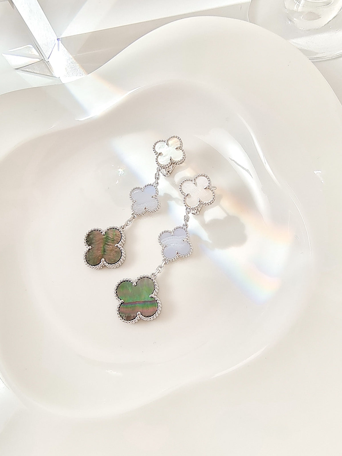 [Solara Jewelry ]CLOVER 3 MOTIFS CHALCEDONY DARK MOP SILVER EARRINGS