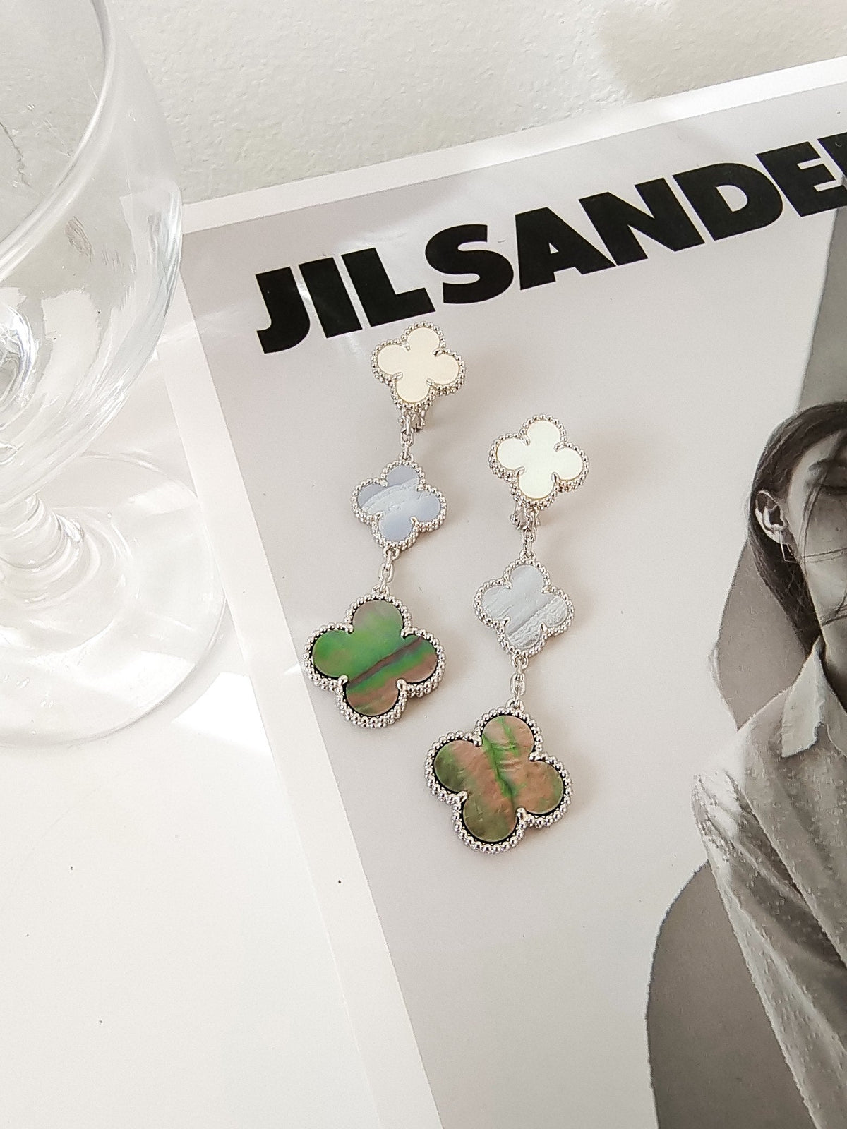 [Solara Jewelry ]CLOVER 3 MOTIFS CHALCEDONY DARK MOP SILVER EARRINGS