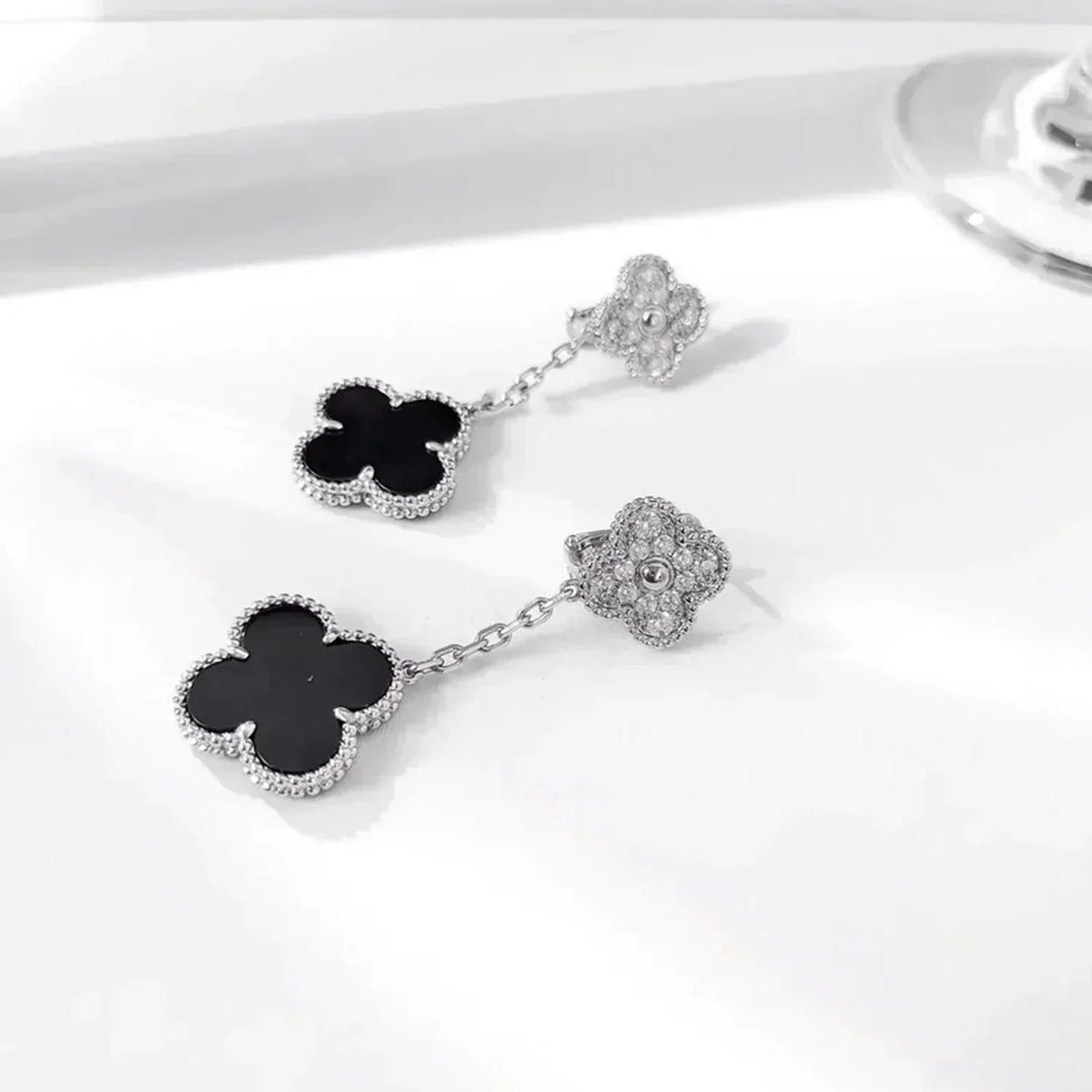 [Solara Jewelry ]KLEEBÜTE 2 MOTIVE DIAMANT-ONYX-OHRRINGE SILBER