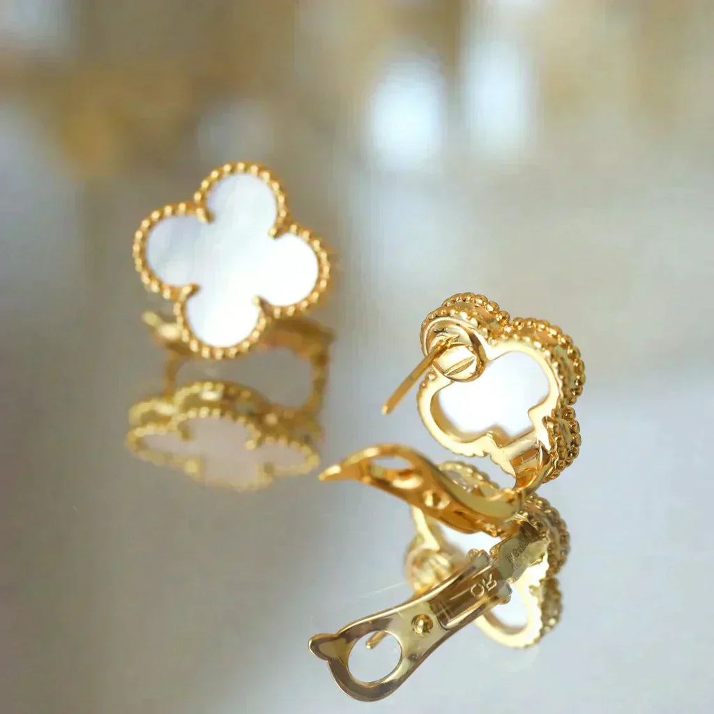 [Solara Jewelry ]CLOVER MEDIUM 1 MOTIFS  WHITE MOP STUD EARRINGS