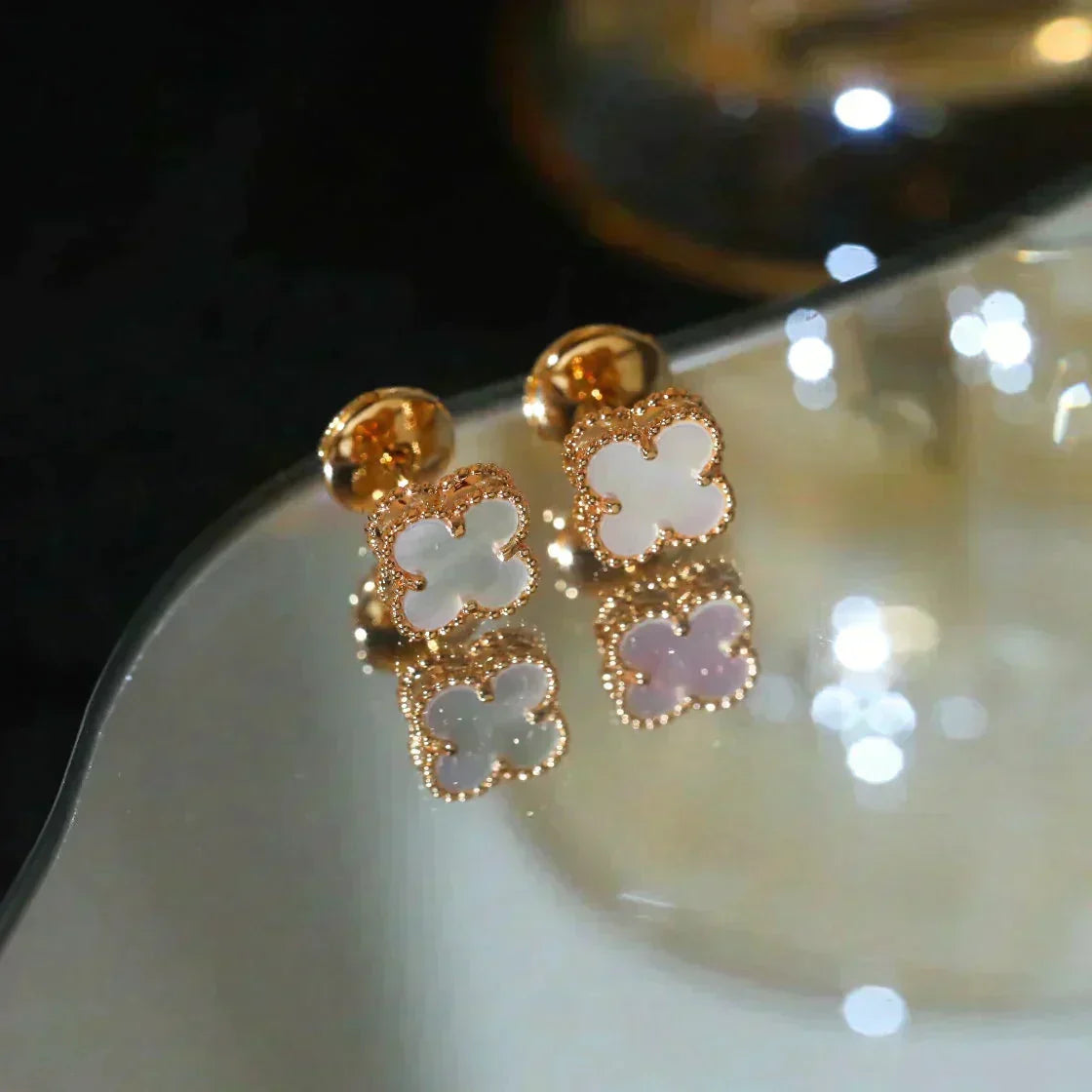 [Solara Jewelry ]CLOVER MINI 9.5MM WHITE MOP EARRINGS