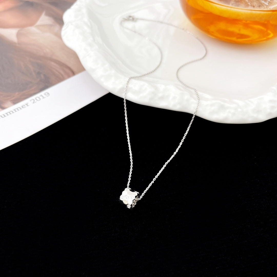 [Solara Jewelry ]BEE MINI PEDANT DIAMOND NECKLACE