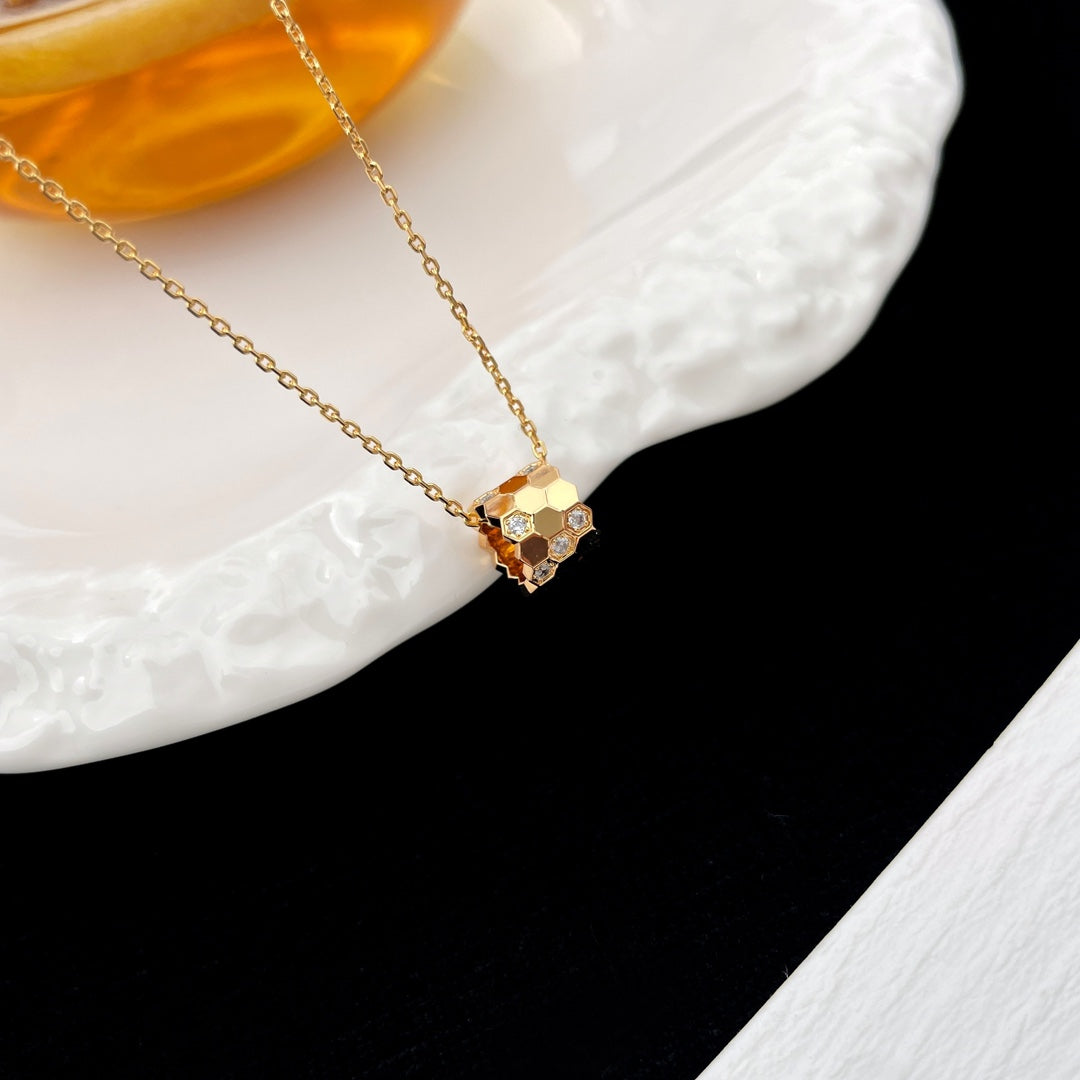 [Solara Jewelry ]BEE MINI PEDANT DIAMOND NECKLACE