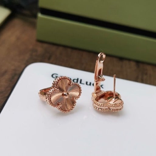 [Solara Jewelry ]クローバーミディアムスタッドピアス