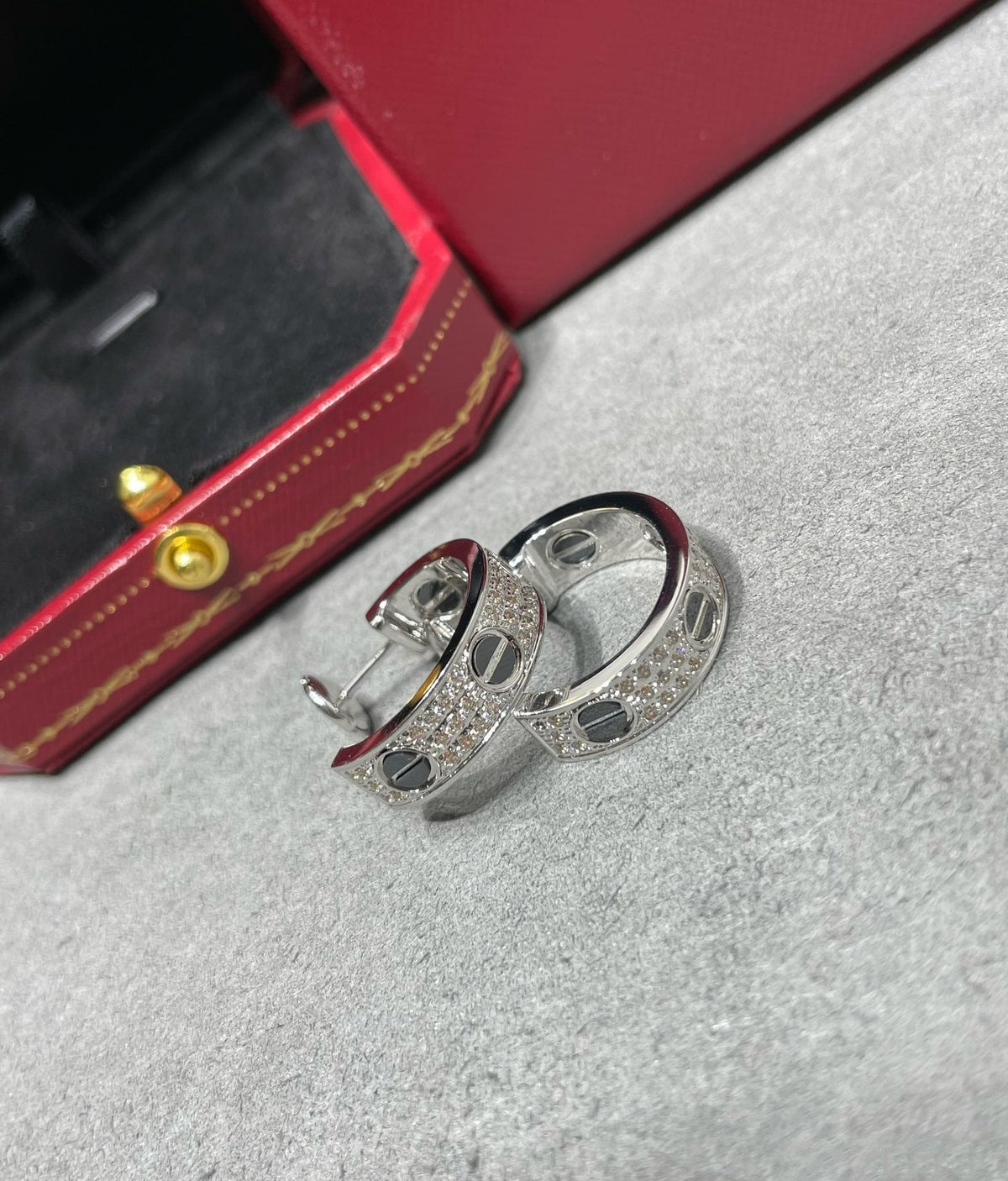[Solara Jewelry ]LOVE セラミック ダイヤモンドパヴェ シルバーイヤリング