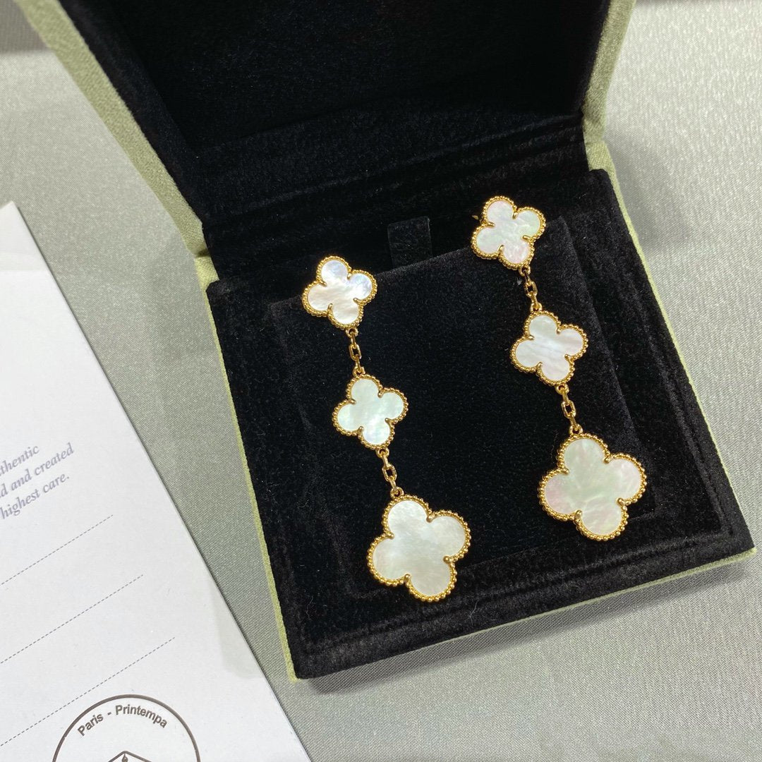 [Solara Jewelry ]クローバーマザーオブパール 3モチーフ ゴールドイヤリング