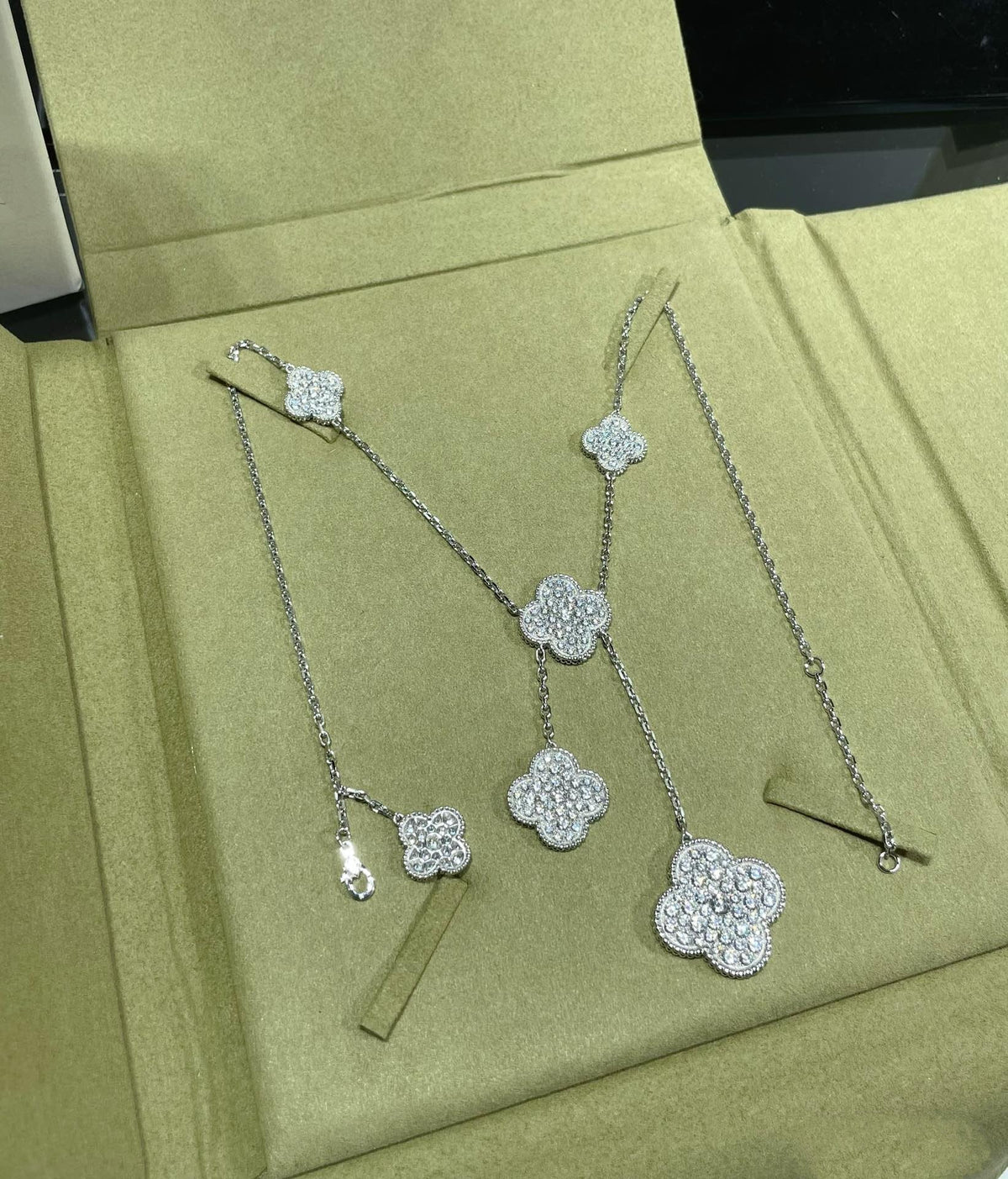 [Solara Jewelry ]クローバー 6モチーフ ダイヤモンドパヴェネックレス