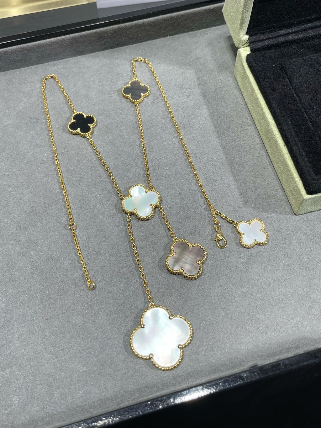 [Solara Jewelry ]クローバー6モチーフ マザーオブパール オニキス ゴールド ネックレス