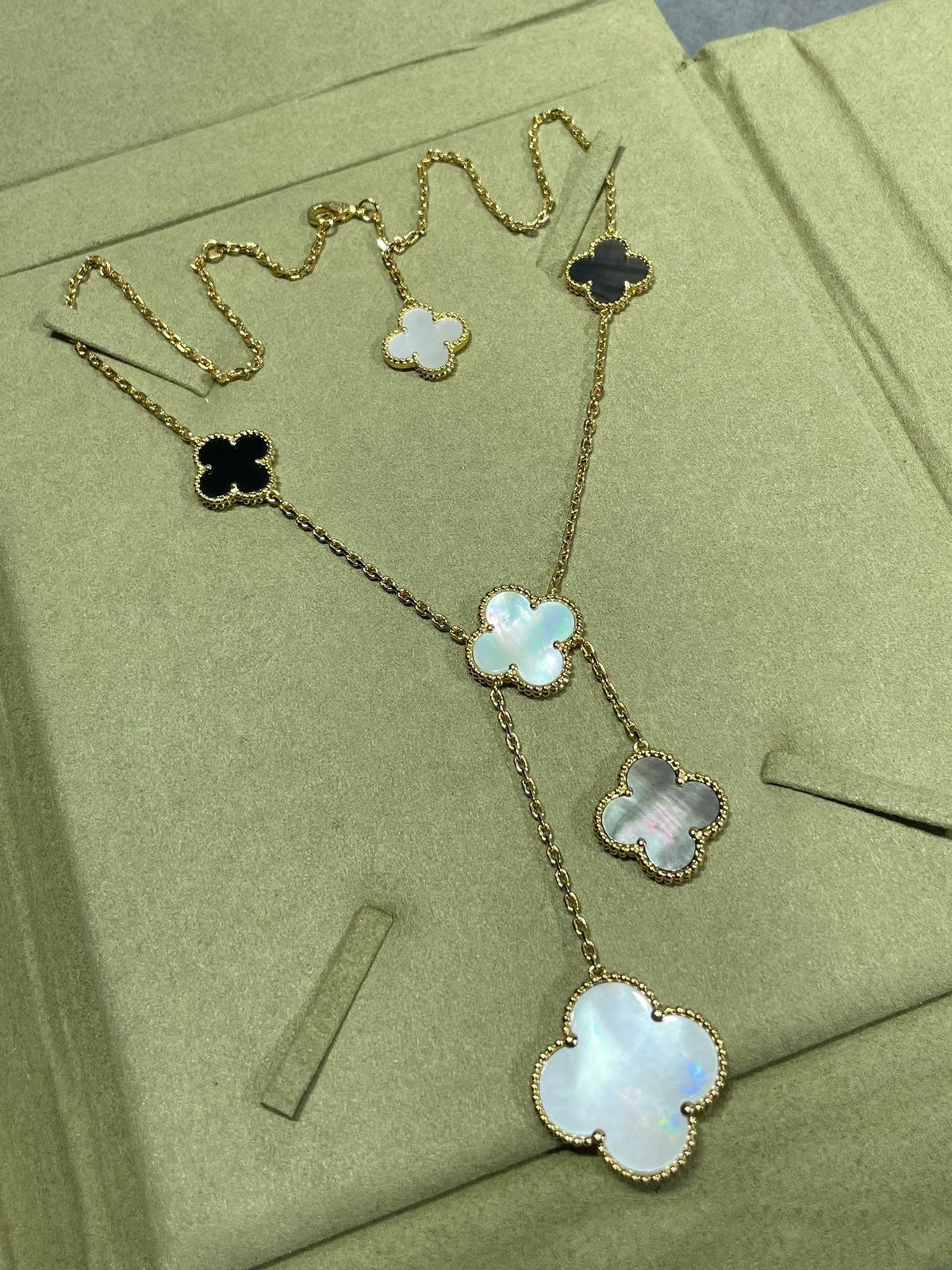 [Solara Jewelry ]クローバー6モチーフ マザーオブパール オニキス ゴールド ネックレス