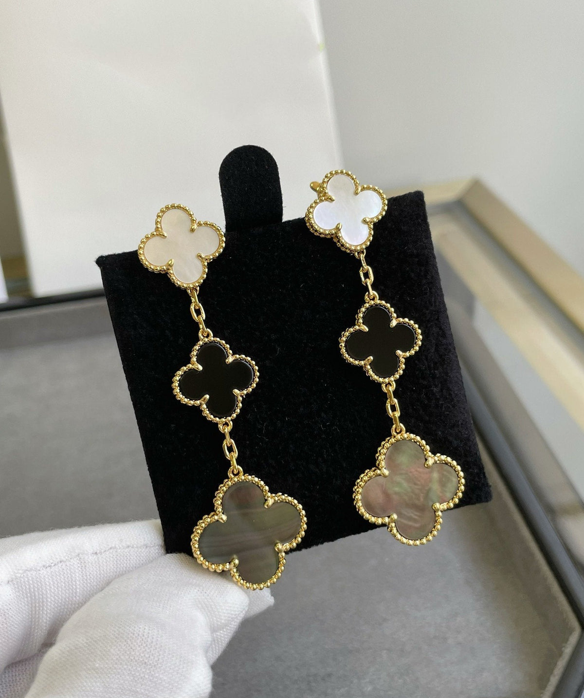 [Solara Jewelry ]CLOVER 3 MOTIVE PERLMUTT ONYX DUNKEL PERLMUTT ROSÉGOLD OHRRINGE