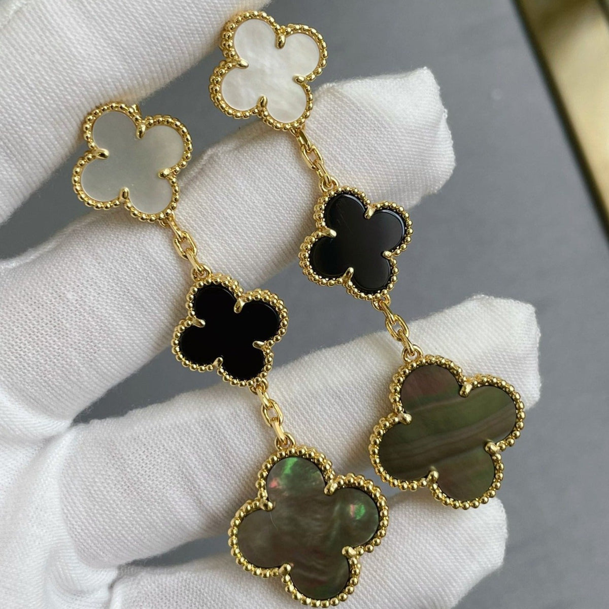 [Solara Jewelry ]CLOVER 3 MOTIVE PERLMUTT ONYX DUNKEL PERLMUTT ROSÉGOLD OHRRINGE