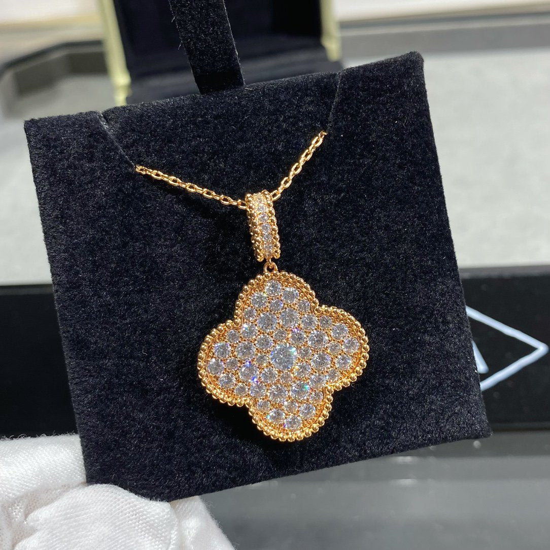 [Solara Jewelry] KLEEBRAUM 25MM GROSSER ANHÄNGER MIT DIAMANTEN BESETZTE LANGE HALSKETTE