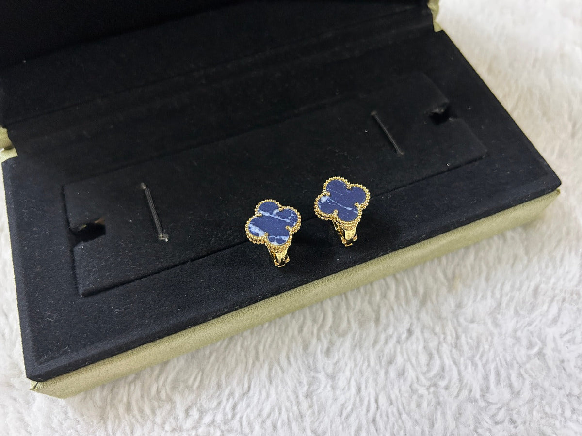 [Solara Jewelry ]クローバー ピータサイト ミディアムスタッドピアス