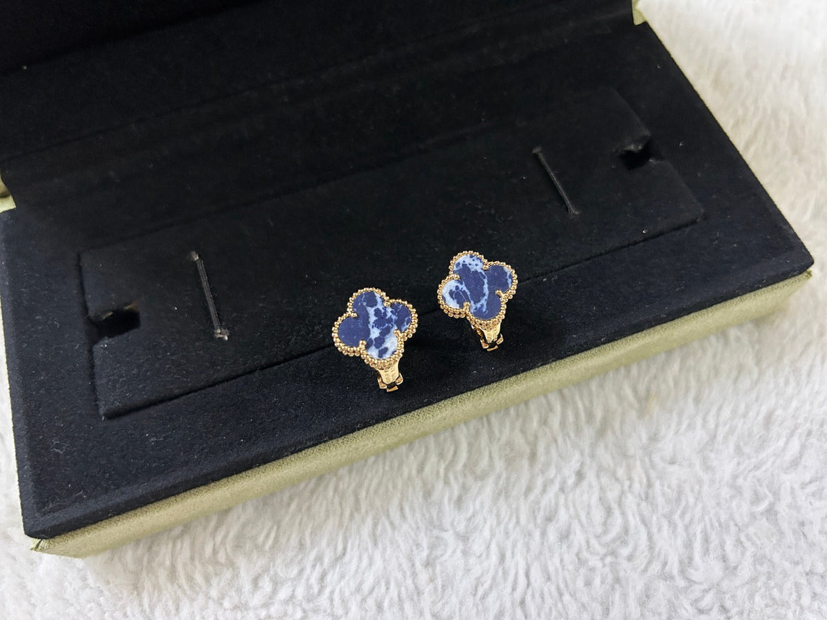 [Solara Jewelry ]クローバー ピータサイト ミディアムスタッドピアス