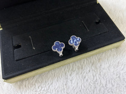 [Solara Jewelry ]クローバー ピータサイト ミディアムスタッドピアス