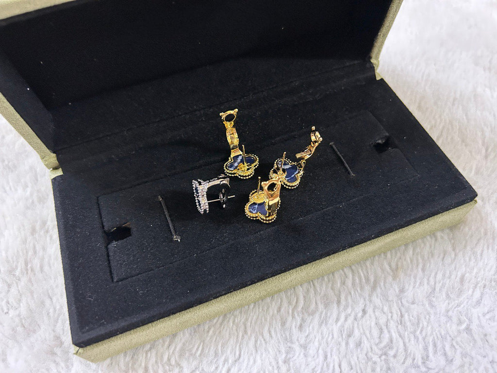 [Solara Jewelry ]CLOVER PIETERSITE MEDIUM STUD EARRINGS