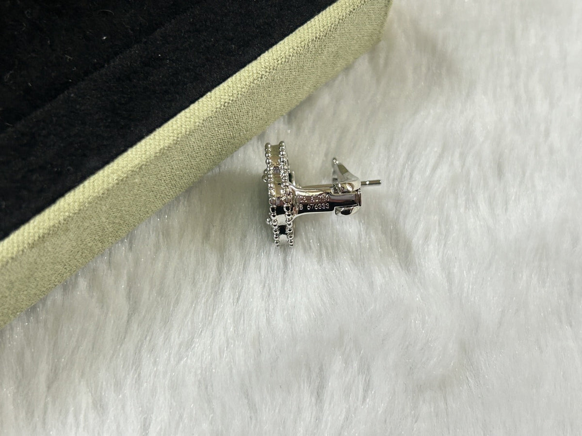 [Solara Jewelry ]CLOVER PIETERSITE MEDIUM STUD EARRINGS