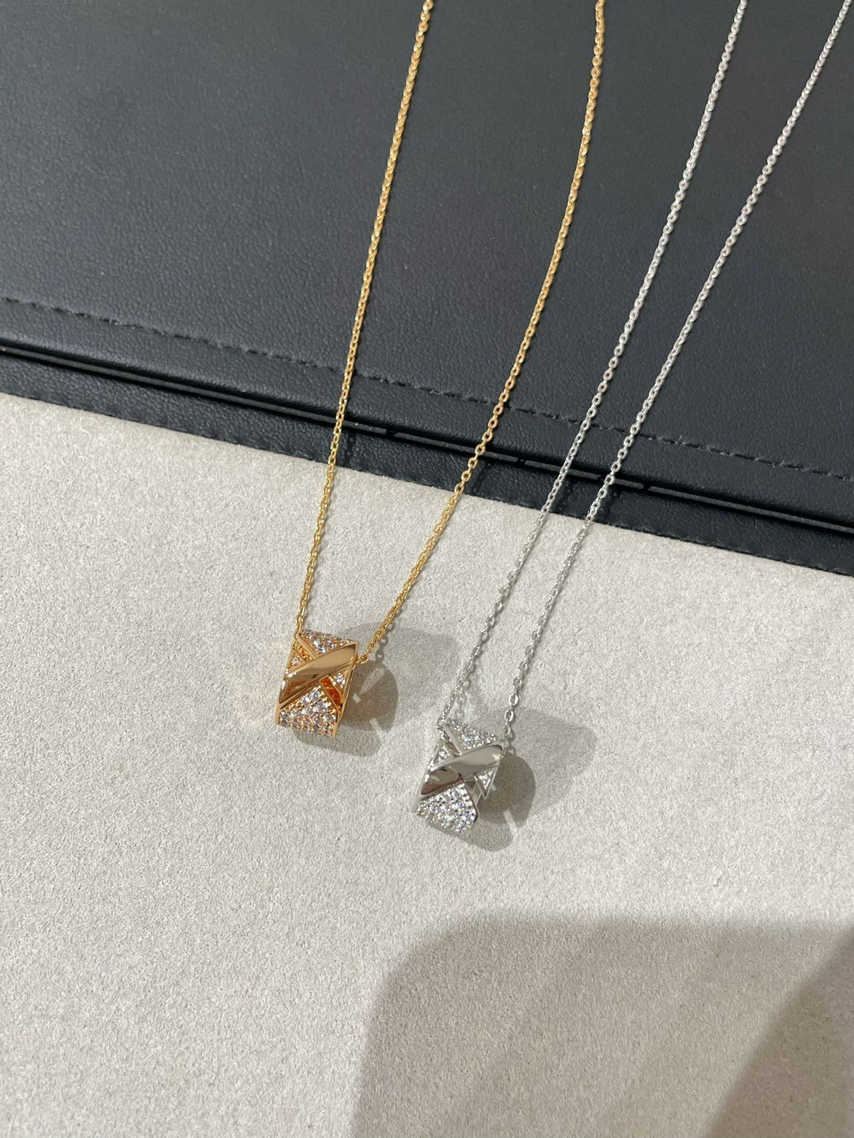 [Solara Jewelry ]LIENS EVIDENCE DIAMOND PAVED NECKLACE