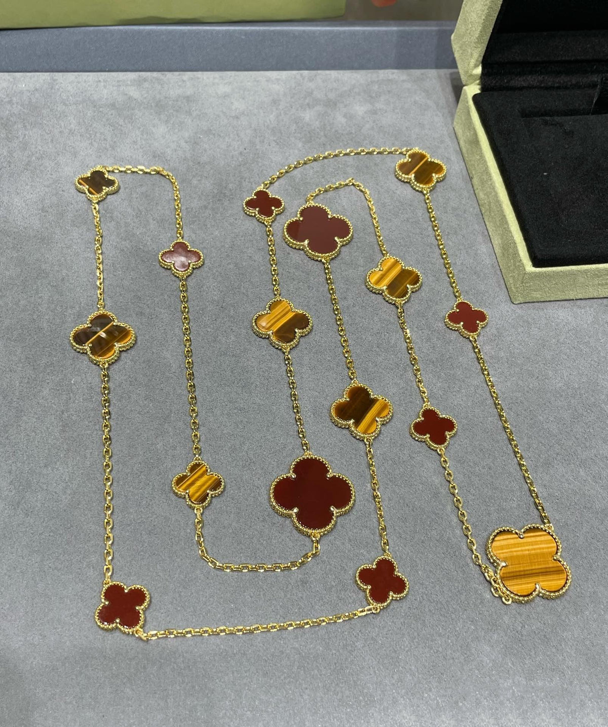 [ソララジュエリー] クローバー16モチーフ カーネリアン タイガーアイ ローズゴールドネックレス