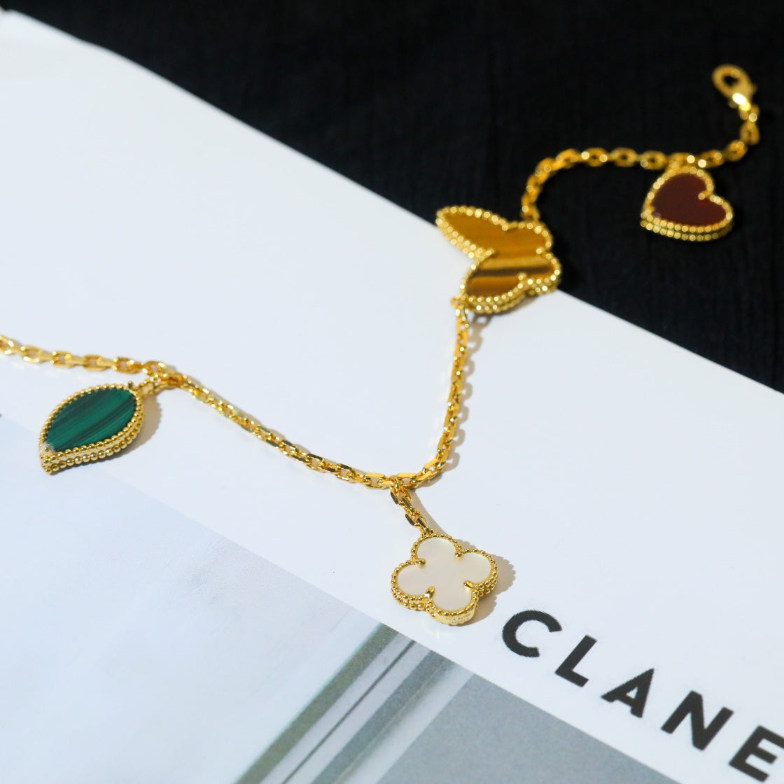 [Solara Jewelry ]ラッキースプリング 5モチーフ ゴールドブレスレット