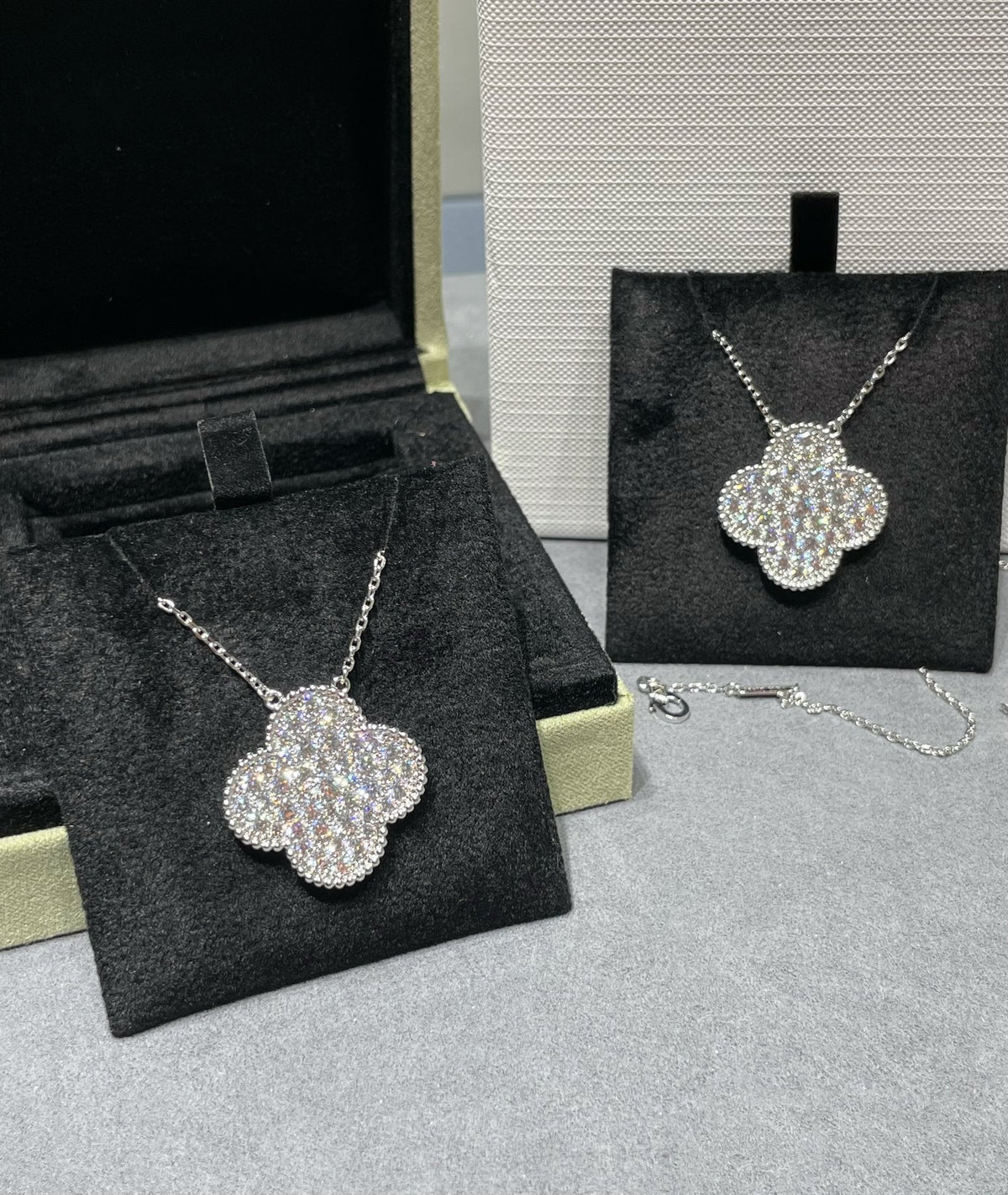 [Solara Jewelry] クローバー 25mm ラージペンダント ダイヤモンドパヴェ シルバーネックレス