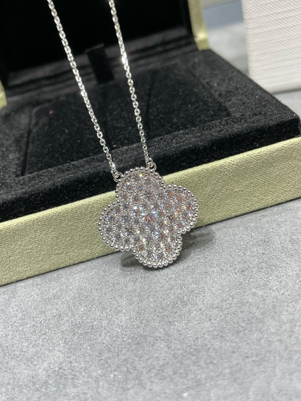 [Solara Jewelry] クローバー 25mm ラージペンダント ダイヤモンドパヴェ シルバーネックレス