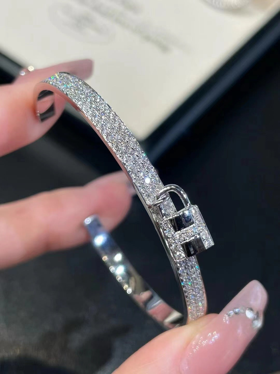 [Solara Schmuck ]H-Verschluss & ineinandergreifendes Creolen-Armband, vollständig mit Diamanten ausgefasst