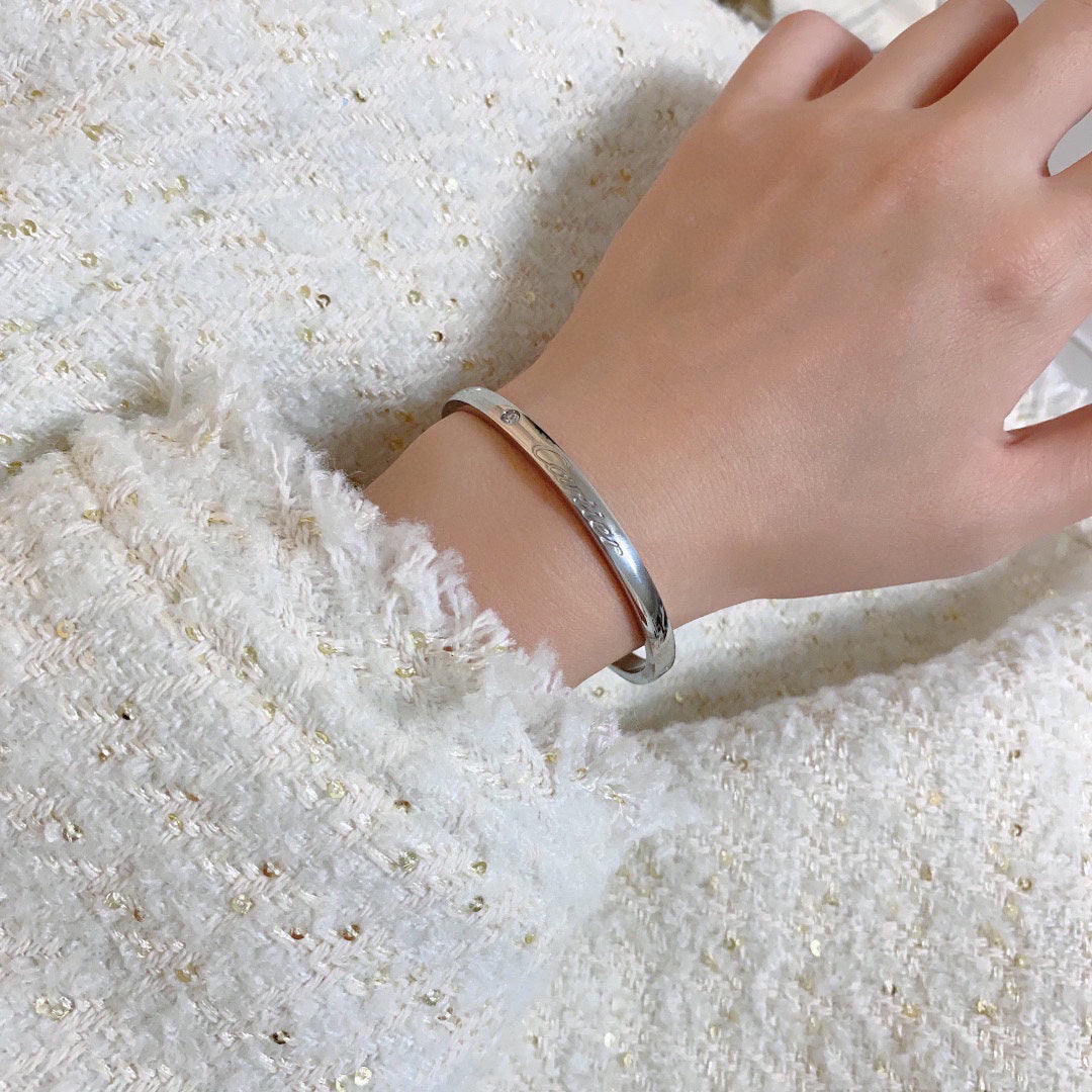 [Solara Jewelry ]LOVE カスタムネームブレスレット | シングルダイヤモンド | 刻印シグネチャカフ