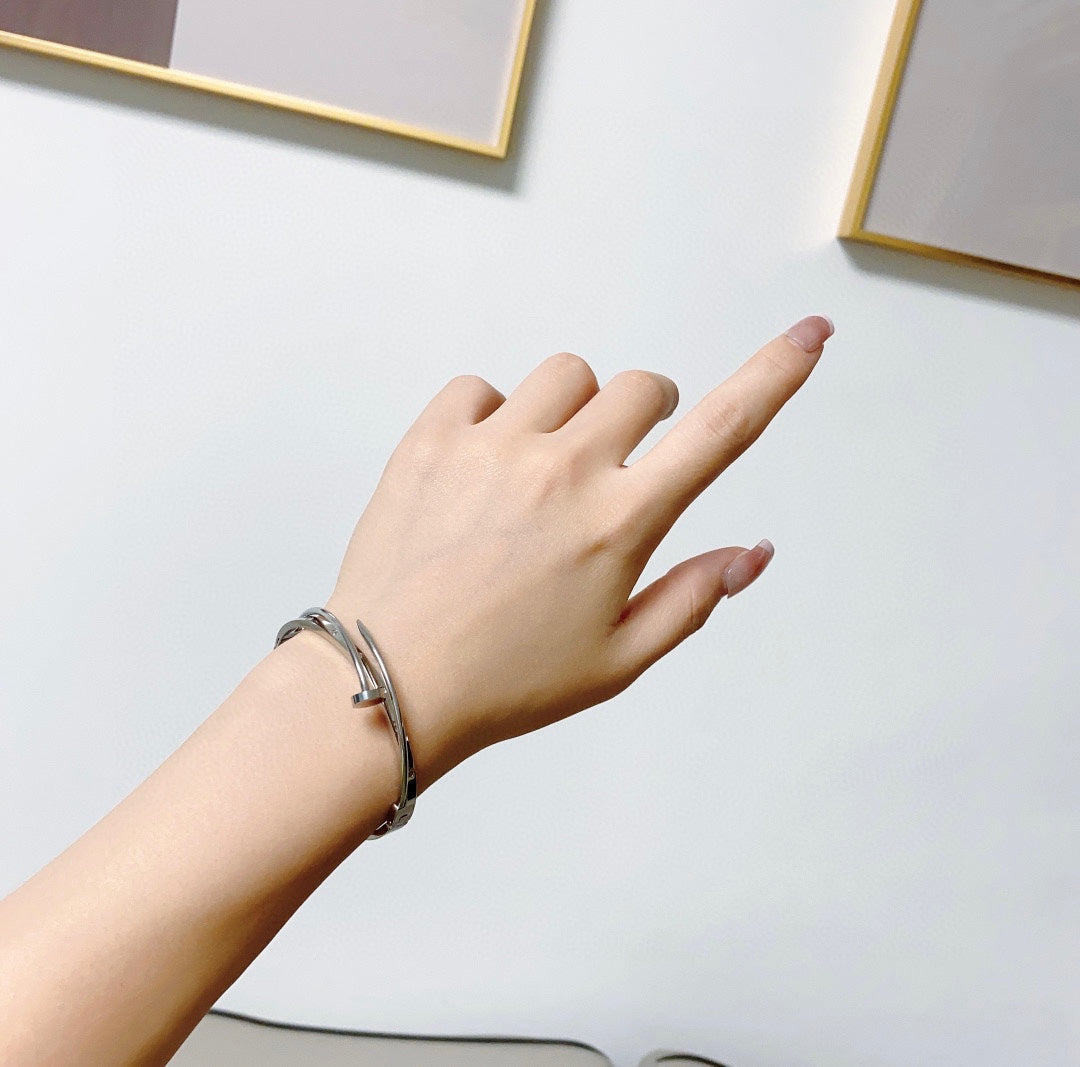 [ソララジュエリー ]CT ネイルカフブレスレット パヴェダイヤモンド付き