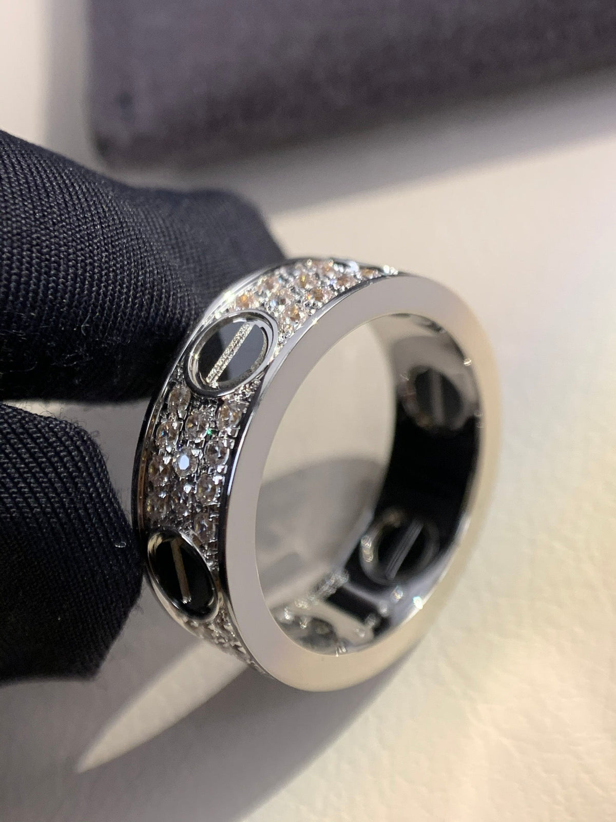 [Solara Jewelry ]LOVE RING 5.5MM DIAMONDS PAVED CERAMIC